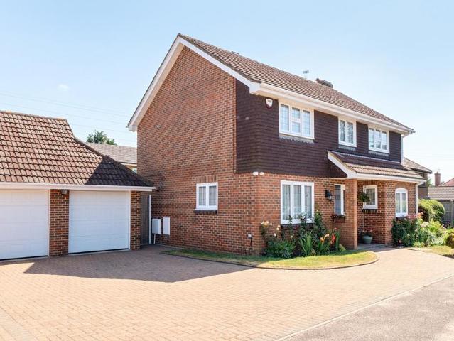 House for sale in Hatch End, Greater London