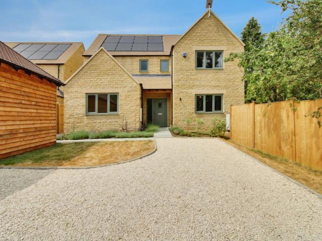 House for sale in Fossebridge, Gloucestershire