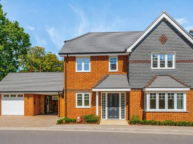 House for sale in Swallowfield