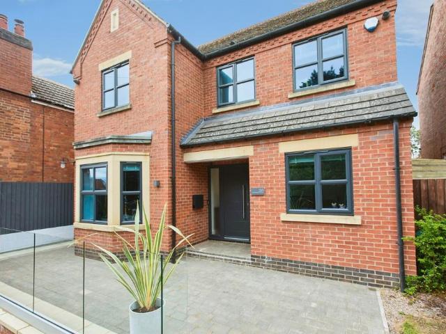 House for sale in Winshill, Beamhurst