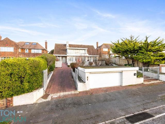 House for sale in Brighton Marina Village, Roedean