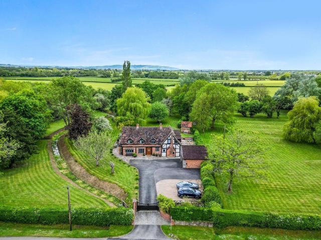 House for sale in Crookhill, Worcestershire