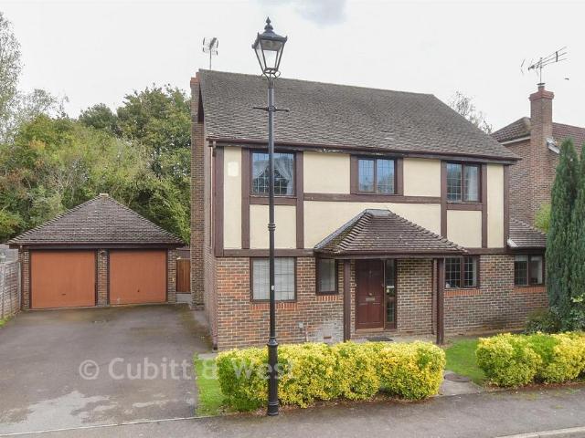 House for sale in Newfoundout, Horsham