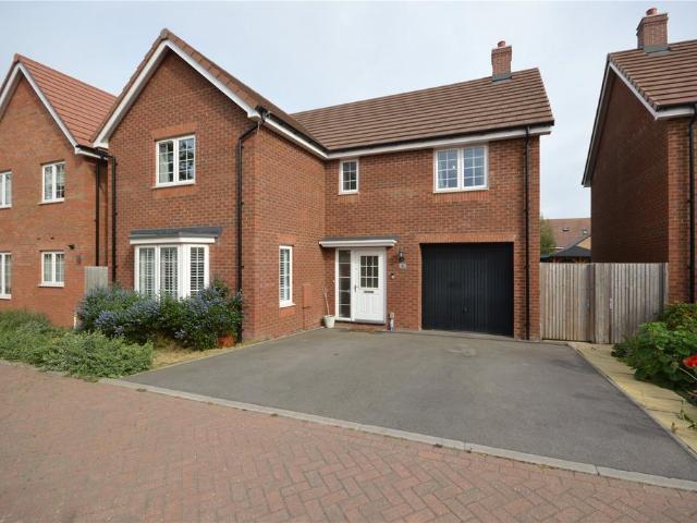 House for sale in Houghton Regis, Bedfordshire
