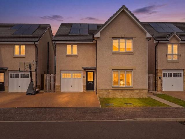 House for sale in Monarch's Way, West Calder