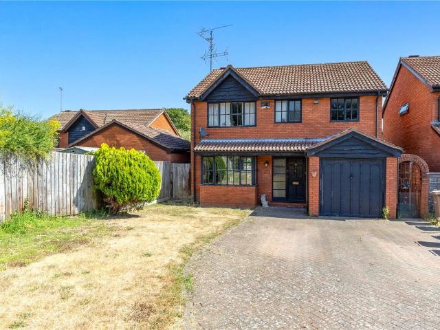 House for sale in Spring Park, Luton
