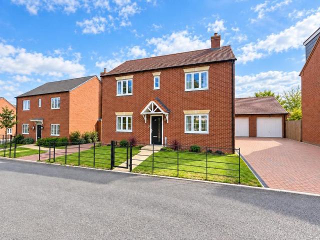 House for sale in Weedon Bec