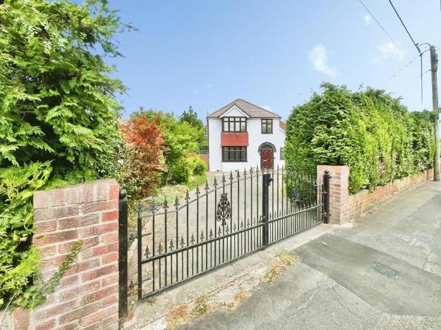House for sale in The Butts, Kent