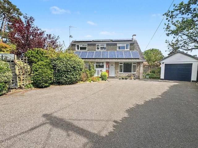 House for sale in Tricketts Cross, Ferndown