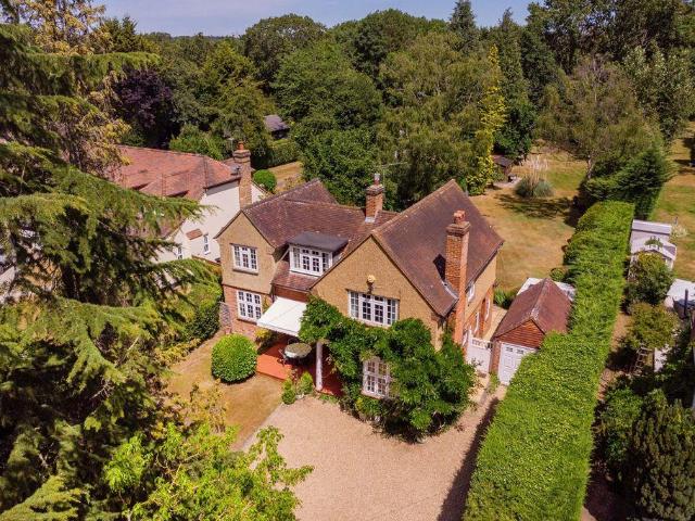 House for sale in Heol-las, Surrey