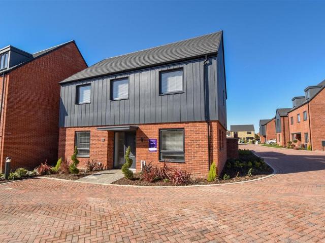 House for sale in Navestock Side, Essex