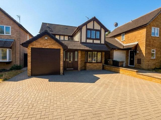 House for sale in Lewsey Farm, Luton