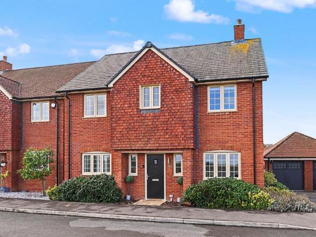House for sale in Aston Clinton, Buckinghamshire