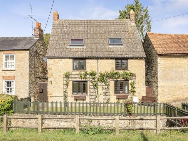 House for sale in Yardley Hastings, Northamptonshire