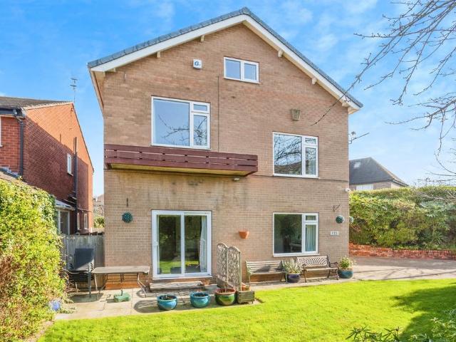 House for sale in Wrenthorpe, West Yorkshire