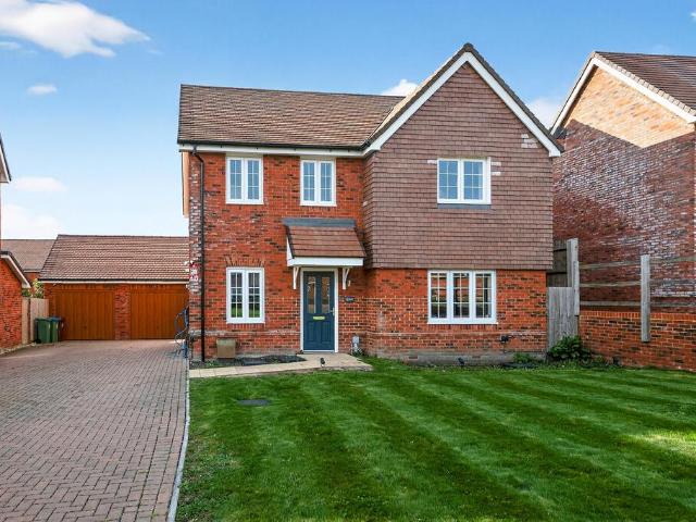 House for sale in Stoke Mandeville, Buckinghamshire