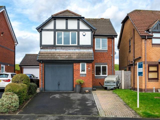 House for sale in Thornhill, Wigan