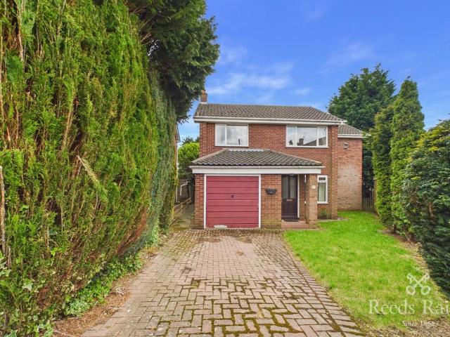 House for sale in Thorpe Audlin, West Yorkshire