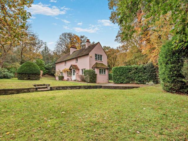 House for sale in Fole, Surrey
