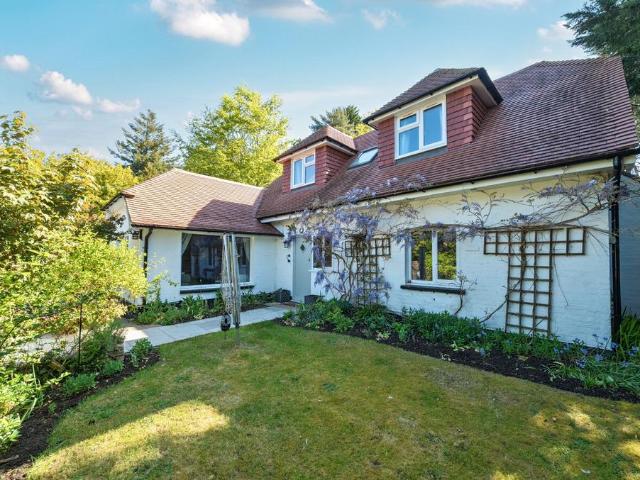 House for sale in Washington, Horsham