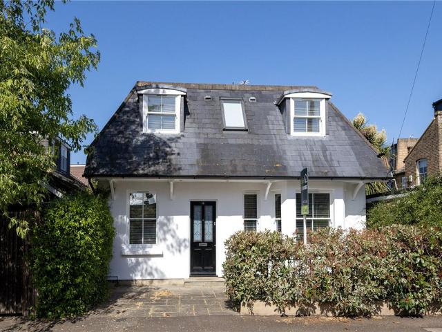House for sale in Hampton Hill, Greater London