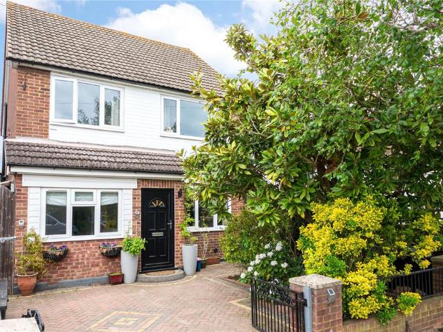 House for sale in Whitton, Greater London