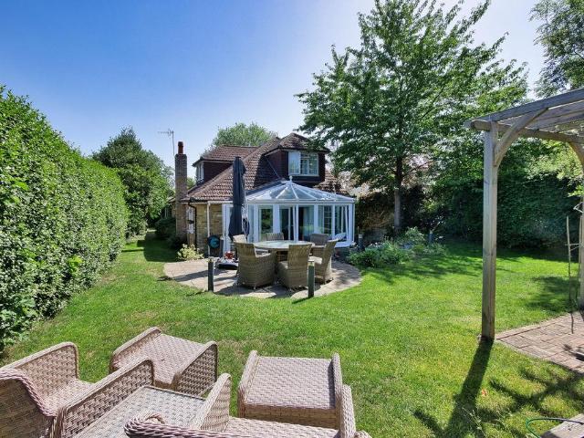 House for sale in Heol-las, Surrey