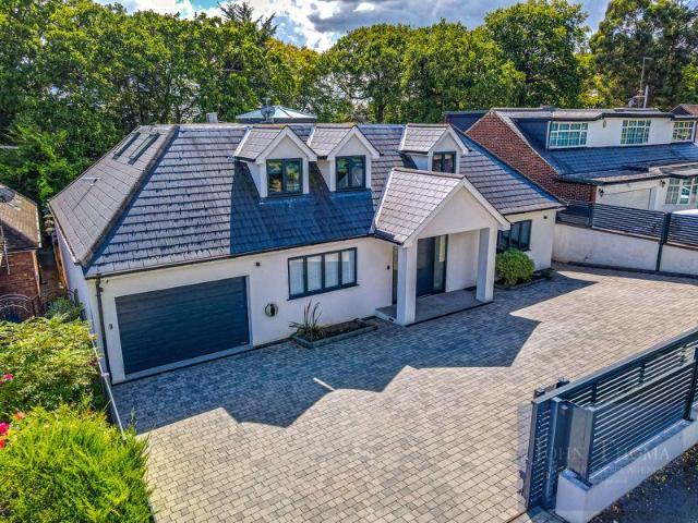 House for sale in Chigwell, Epping