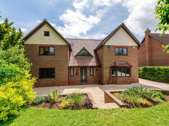 House for sale in Weedon, Buckinghamshire