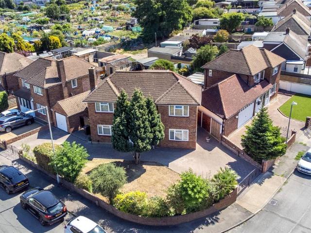House for sale in Westcourt, Hamerton