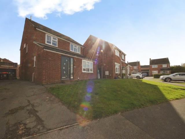 House for sale in Woodside Estate, Houghton Regis