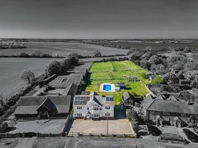 House for sale in Great Oakley, Dale Hill