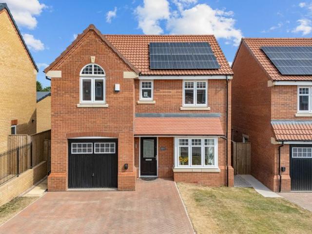 House for sale in Fixby, West Yorkshire