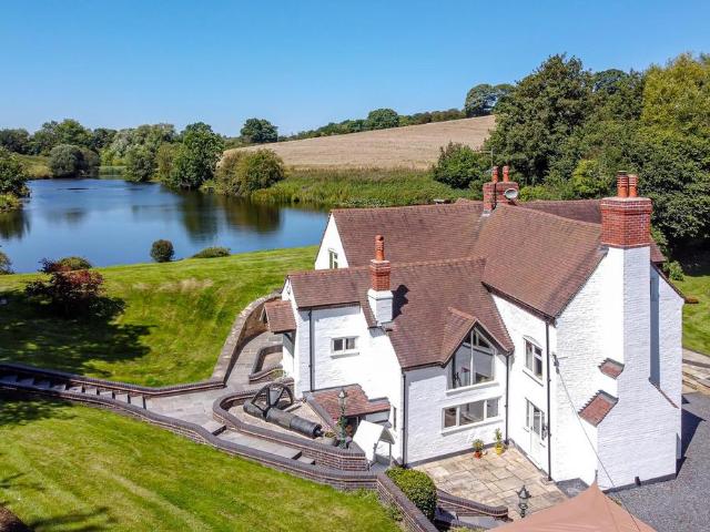 House for sale in The Wyke, The Hem