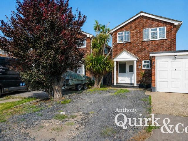 House for sale in Leigh Beck, Essex