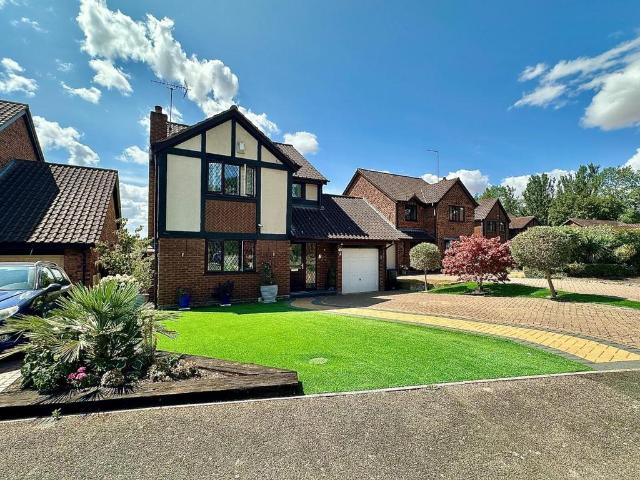 House for sale in East Hunsbury, Northamptonshire