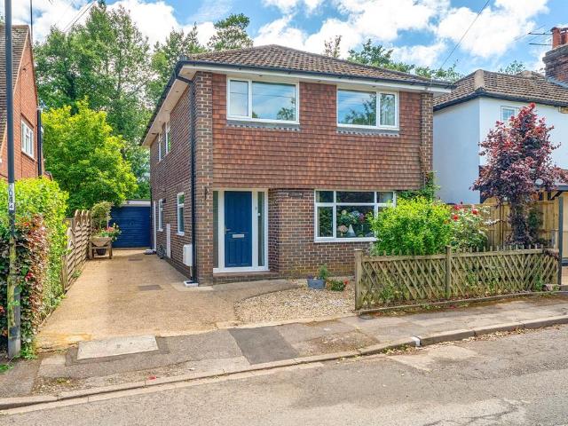 House for sale in Cox Green