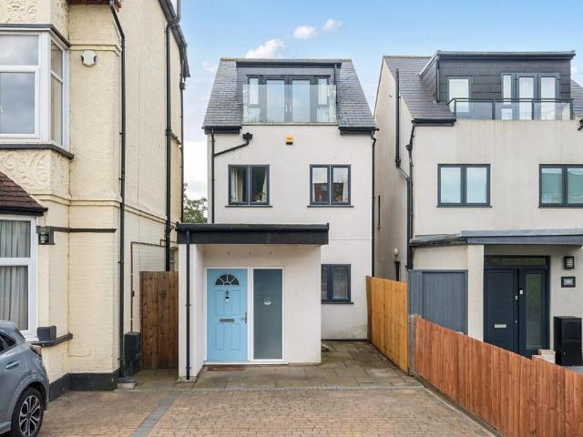 House for sale in London Borough of Croydon, South Norwood