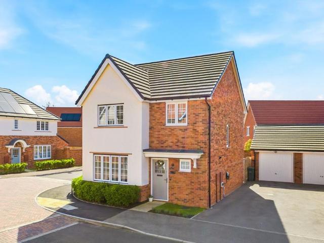 House for sale in Eagle Farm, Wavendon