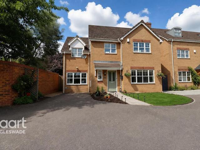 House for sale in Henlow, Bedfordshire