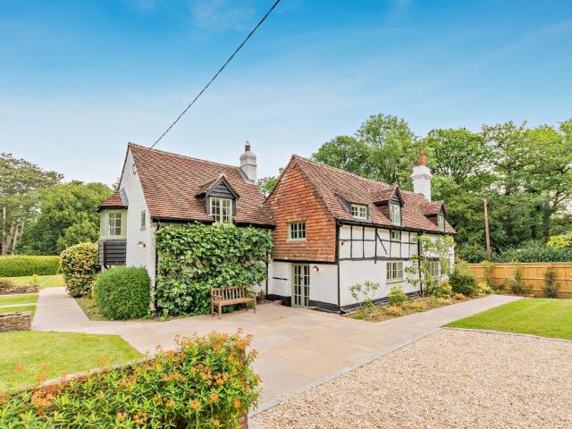 House for sale in Clemsfold, Horsham