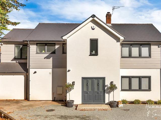 House for sale in Ivy Chimneys, Epping