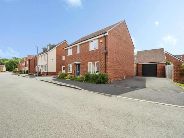 House for sale in Kingsmead, Shenley Brook End