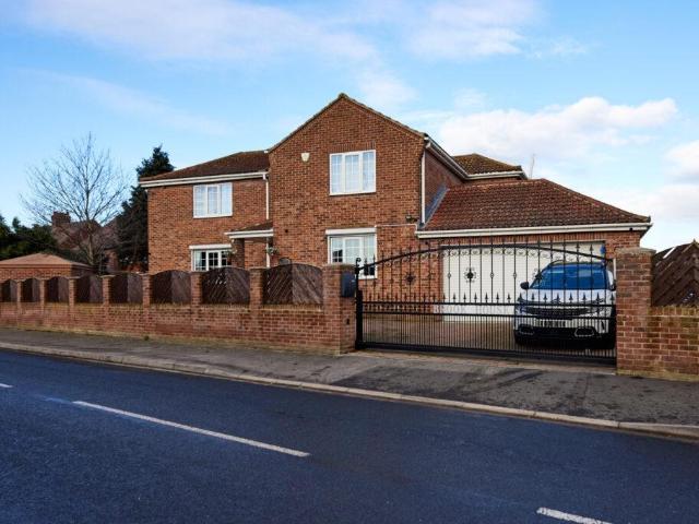 House for sale in Gateforth, North Yorkshire