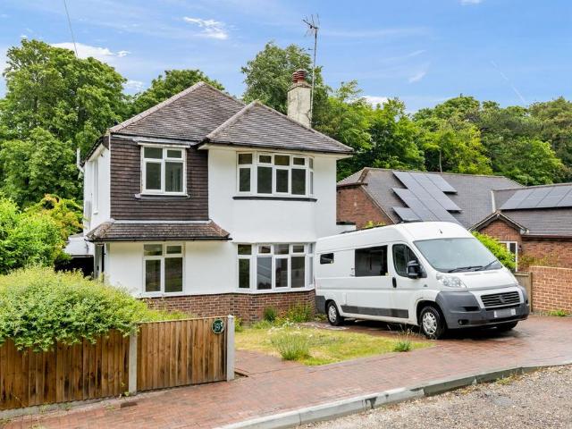 House for sale in River, Ash