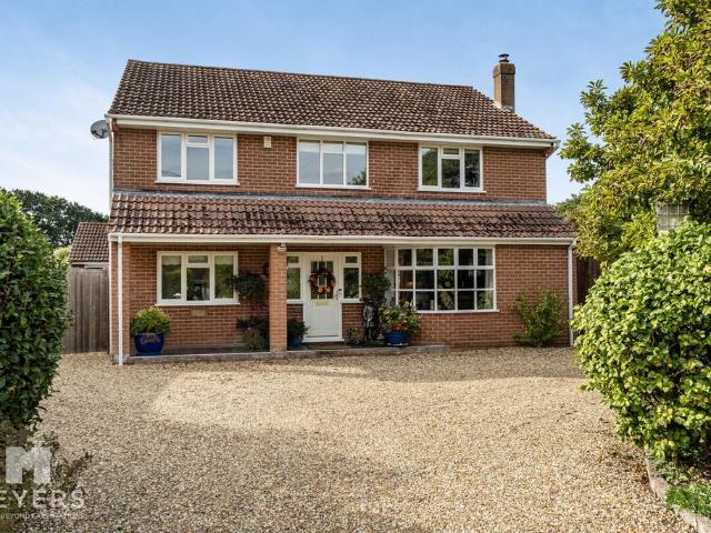 House for sale in Three Legged Cross, Verwood