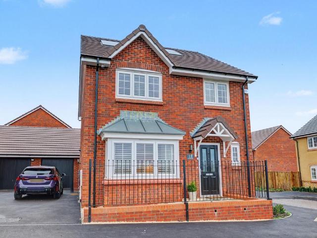 House for sale in Green Close, Warwickshire
