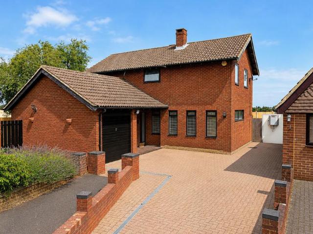 House for sale in Caddington, Bedfordshire