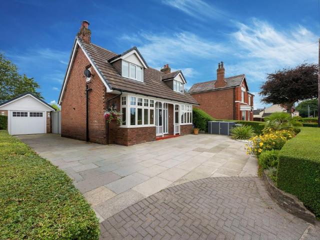 House for sale in Roby Mill, Lancashire