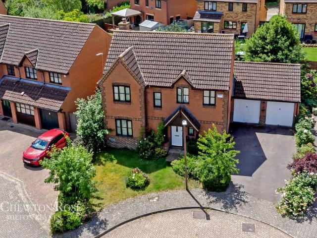 House for sale in Crownhill, Shenley Church End